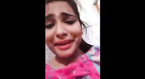 Verführerisches College-Mädchen mit großen Liebesblasen verführt ihren Freund in einem dampfenden Video 0 min 0 s