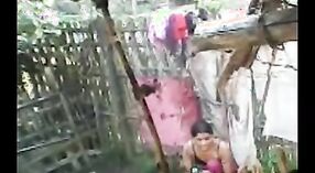 Desi bhabhi Devar gets ondeugend in de bad in deze heet video! 0 min 0 sec