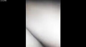 বড়-বুবড কলেজের মেয়েটি তার বয়ফ্রেন্ড দ্বারা প্রসারিত তার টাইট অ্যাসহোল পায় 2 মিন 20 সেকেন্ড