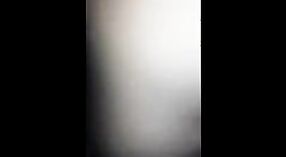 বড়-বুবড কলেজের মেয়েটি তার বয়ফ্রেন্ড দ্বারা প্রসারিত তার টাইট অ্যাসহোল পায় 3 মিন 40 সেকেন্ড