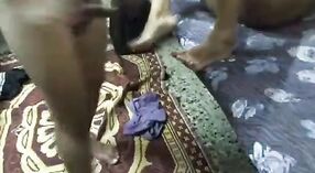 அமெச்சூர் ஜோடி கண்மூடித்தனமாக வீட்டு உடலுறவை ஆராய்கிறது 5 நிமிடம் 50 நொடி