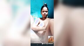 Desi bambino prende nudo in il vasca da bagno e masturba 2 min 20 sec