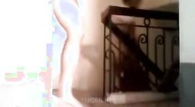 Porno India kanthi tema Moani sing nampilake pasangan sing semangat melu jinis ruangan ing atap 6 min 20 sec