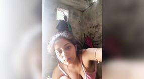 La femme de Dehati fait un tour sauvage dans la salle de douche dans cette vidéo explicite 6 minute 20 sec
