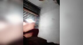 Bangla seks bogini Tamilka paski w dół dla a steamy selfie sesja z jej chłopak 1 / min 20 sec