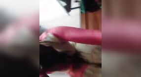 Dewi seks Bangla Tamilka nyopot kanggo sesi selfie sing uap karo pacar 2 min 40 sec