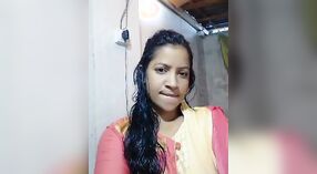 Bangla sexo deusa Tamilka tiras para baixo para um fumegante selfie sessão com ela namorado 3 minuto 00 SEC