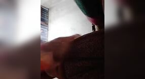 Bangla sesso dea Tamilka strisce giù per un steamy selfie sessione con lei fidanzato 0 min 40 sec
