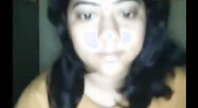 Indiase Seks Schandaal: Bangalore ' s grootste borsten te zien 0 min 0 sec