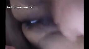 Tesão Indiano se masturba com os dedos e sexo Oral na Webcam 22 minuto 00 SEC