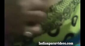 Pantat besar bhabi India Selatan mendapat perhatian yang layak dalam video buatan sendiri 0 min 50 sec