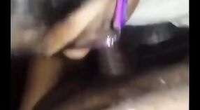 Une étudiante Vanga fait une pipe sensuelle dans une vidéo porno indienne 2 minute 20 sec