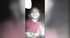 Een Desi meisje exposes haar XXX lichaam op camera voor een man om te kijken in een MMS video 1 min 30 sec