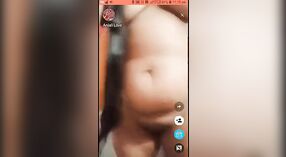 Indiase bhabhi pronkt met haar naakte lichaam op live cam 1 min 20 sec