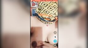 भारतीय भाभी लाइव कैम पर उसके नग्न शरीर दिखावा 2 मिन 30 एसईसी