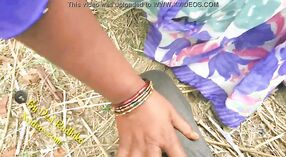 இந்திய ஜோடி கிராமத்தில் வெளிப்புற உடலுறவை அனுபவிக்கிறது 5 நிமிடம் 20 நொடி