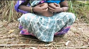 Pareja india disfruta del sexo al aire libre en el pueblo 9 mín. 30 sec