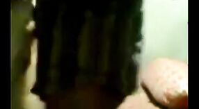 MILF Pakistan dengan payudara besar menipu kekasihnya di video ini 0 min 0 sec