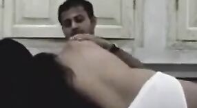 デジカップルのサリとジジは、テルグ語のビデオで近親相姦のセックスにふける 0 分 0 秒