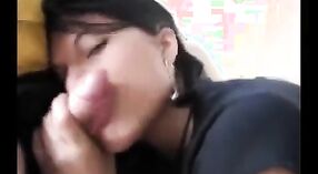 Une étudiante pakistanaise aime le sexe oral avec un invité XXX dans une vidéo maison 0 minute 40 sec