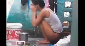 Nena india amateur se pone sucia con su amante en la ducha 1 mín. 20 sec