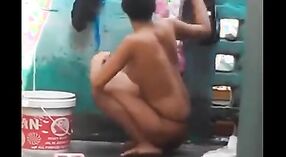Dilettante Indiano bambino prende giù e sporco con lei amante in il doccia 3 min 10 sec