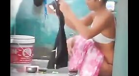 Dilettante Indiano bambino prende giù e sporco con lei amante in il doccia 3 min 50 sec
