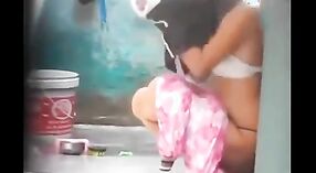 Une Indienne amateur se salit avec son amant sous la douche 4 minute 00 sec