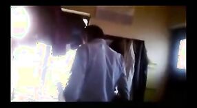 कॉलेज बॉयफ्रेंड एक गरम भारतीय मुलीसह त्याच्या काकूवर फसवणूक करतो 2 मिन 50 सेकंद