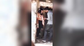 Romanticismo all'aperto: Desi Coppia esplora le loro passioni Desi 10 min 20 sec