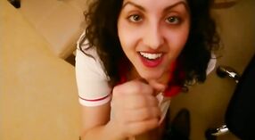 Jill, de Indiase verpleegster, geeft zich over aan de erotische ontmoeting van de stomende dokter 6 min 20 sec