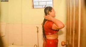 Titsy Bengalese ragazza prende bagnato e selvaggio in il bagno 5 min 00 sec
