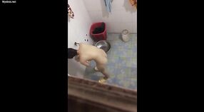 Collegio ragazza da Nepal record se stessa in il doccia su nascosto macchina fotografica 3 min 00 sec