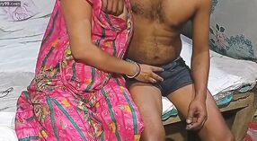 Hermanastra india y prima se involucran en sexo anal humeante en casa 0 mín. 0 sec
