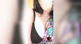 Adhya ' s Sensuele optreden 9 min 20 sec