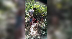 Desi pareja se queda pillado teniendo sexo al aire libre 0 mín. 0 sec