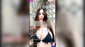 Live with Rivika Mani: Una Actuación Caliente y Humeante 5 mín. 00 sec