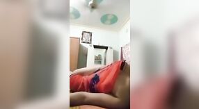 Bhabhi excitée exhibe ses gros seins 0 minute 0 sec