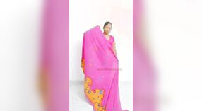 Bihari beleza Adda mostra seu corpo Sari-folheados neste vídeo 1 minuto 20 SEC