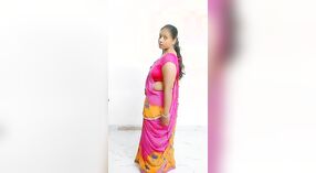 Bihari beleza Adda mostra seu corpo Sari-folheados neste vídeo 4 minuto 00 SEC