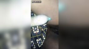 Desi bhabhi se divierte en este video humeante 0 mín. 30 sec