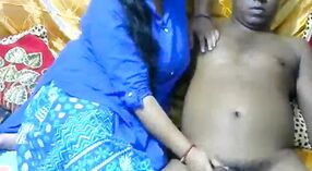 কলকাতা দম্পতি সাহেলি দে একটি বাষ্পীয় সিনেমায় তারকারা 4 মিন 00 সেকেন্ড