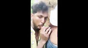 Paman Tamil menikmati perselingkuhan dengan banyak bibi 7 min 20 sec
