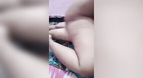 Desi Bhabhi dá um desleixado boquete e Fica Fodido Rígido 15 minuto 20 SEC