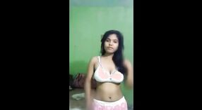 Indian girl bakal dijamin ing lan ing dheweke susu lan pus ing anyar selfie video 0 min 30 sec