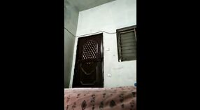 Bhabhi z sąsiedztwa uprawia seks ze swoim lokatorem w ich domu 1 / min 20 sec