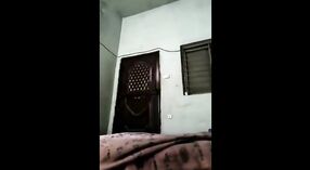 Bhabhi z sąsiedztwa uprawia seks ze swoim lokatorem w ich domu 0 / min 30 sec