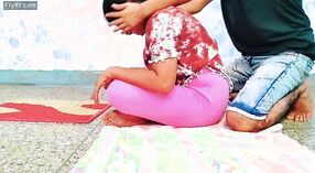 Дези бхабхи Сония шалит со своим учителем йоги 0 минута 0 сек