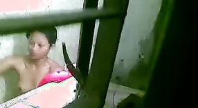 बांगला ब्युटीचा लपलेला कॅमेरा शॉवरमध्ये तिचा दीपा कॅप्चर करतो 2 मिन 50 सेकंद