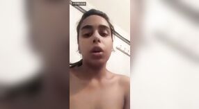 Carino Indiano ragazza masturba con piacere 3 min 30 sec